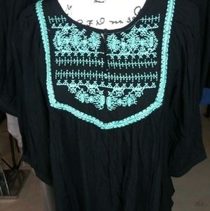 BLACK TOP WITH MINT EMBROIDERY